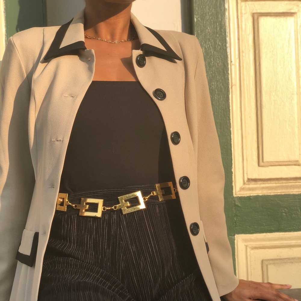 Shop now  @zaumbiavintage on IG